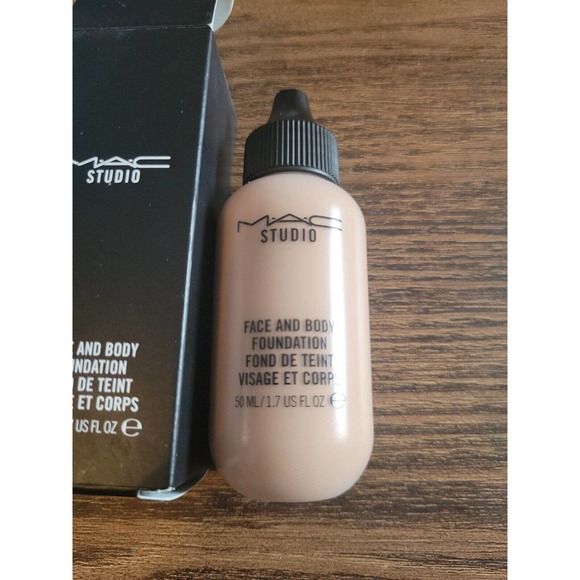 Mac Studio Face & Body Foundation N5 - Size 50mL / 1.7 Oz. New - Picture 2 of 6